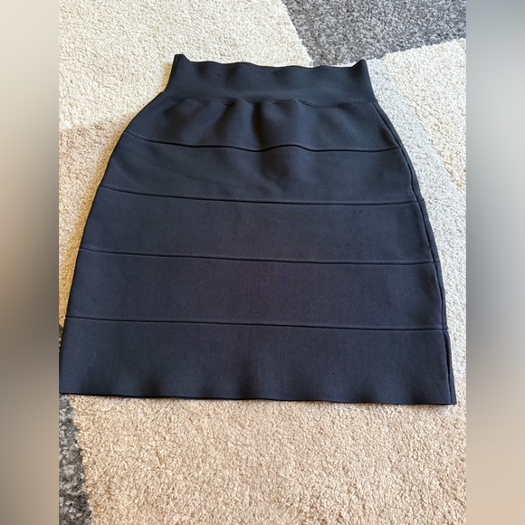 BCBGMaxAzria Black Pencil Skirt Bandage Stretchy Knit Large - Picture 2 of 6